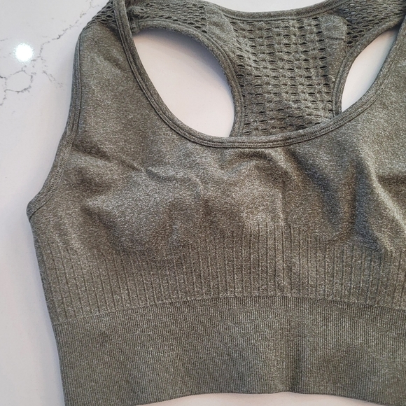 Yoga pants and bra set - size Medium - Picture 3 of 16